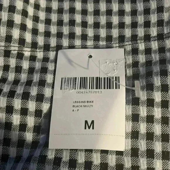 Forever 21 Black and White Legging Shorts Size Medium - Picture 3 of 10